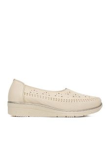 Go Soft Półbuty CEO-WI23-REBECA-23 Beżowy. Brązowe czółenka Go Soft, bez wzorów, ze skóry, bez obcasa, na koturnie, bez zapięcia. Za 199,99 zł.