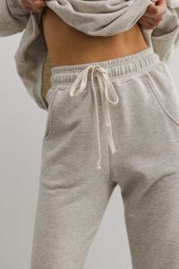 Spodnie dresowe typu jogger w kolorze SILVER MOON - DRIPS-S. Szare spodnie dresowe Marsala, s, bez wzorów, z bawełny. Za 259,90 zł.
