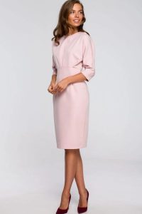 Sukienka ołówkowa z kimonowymi rękawami taliowana różowa. Czerwone sukienki Stylove, do pracy, xl, bez wzorów, biznesowe, bez kołnierzyka, bez ramiączek, ołówkowe. W wyprzedaży za 167,00 zł.