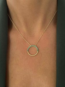 DI GIORGIO Pozłacany naszyjnik z elementem ozdobnym - dł. 40 cm rozmiar: onesize. Zielone naszyjniki DI GIORGIO, z cyrkonią, pozłacane. Za 121,99 zł.