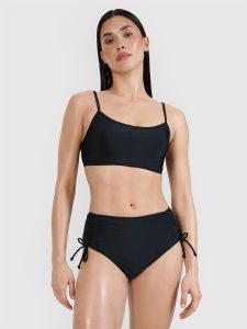 4F Dół od bikini damski - czarny S. Czarne bikini 4f, bez wzorów, z elastanu. W wyprzedaży za 49,99 zł.