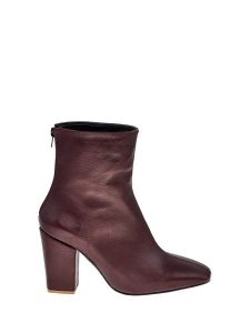 Moosefield Skórzane botki w kolorze bordowym rozmiar: 38. Czerwone botki Moosefield, bez wzorów, z materiału, bez obcasa, bez zapięcia. Za 275,45 zł.