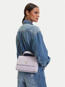 Guess Torebka Giully II HWQG96 73200 Fioletowy. Fioletowe torebki klasyczne Guess, z aplikacjami, ze skóry, bez dodatków. Za 589,99 zł.