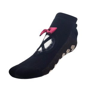 Skarpety damskie Babette Ballerina, szare. Czarne skarpetki R-EVENGE, bez wzorów, z materiału. Za 126,89 zł.