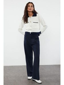 Trendyol Kardigan w kolorze biało-granatowym rozmiar: M. Białe kardigany Trendyol. Za 86,99 zł.