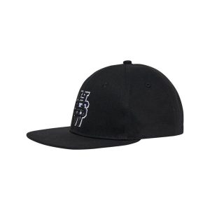 Czapka z prostym daszkiem Hummel SNAP CAP HSW uniwersalna. Czarne czapki Hummel, bez wzorów, sportowe. Za 65,00 zł.
