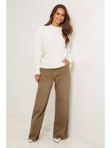 Soft Cashmere Sweter w kolorze kremowym rozmiar: 40/42. Brązowe swetry oversize Soft Cashmere, bez wzorów, z kaszmiru, bez ramiączek. Za 126,15 zł.