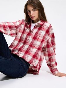 Flanelowa koszula w kratę - czerwony. Czerwone koszule Reserved, l, bez wzorów, z bawełny, bez kołnierzyka, bez ramiączek. Za 139,99 zł.