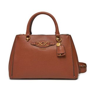 Torebka Guess. Czarne kuferki Guess, z aplikacjami, bez dodatków. Za 639,99 zł.