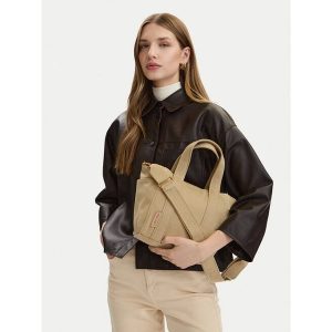 Torebka Calvin Klein. Brązowe torebki klasyczne Calvin Klein, bez wzorów, bez dodatków. Za 489,99 zł.