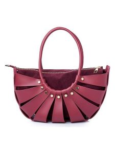 Lucky Bees Torebka "Ingrid" w kolorze bordowym - 35 x 18 x 15 cm rozmiar: onesize. Różowe torebki klasyczne Lucky Bees, bez wzorów, z materiału, bez dodatków. Za 108,99 zł.