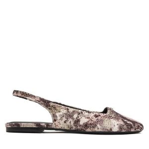 Baleriny DKNY. Brązowe balerinki DKNY, bez wzorów, bez obcasa, bez zapięcia. Za 499,99 zł.