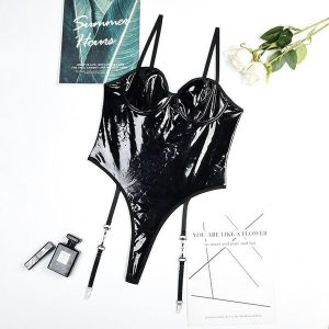 Body z pasem do pończoch na specjalne okazje Odharnait. Czarne body i gorsety Intica, bez wzorów, z tkaniny. Za 99,00 zł.