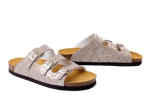 DR. BRINKMANN 700784-08 beige, klapki damskie. Brązowe klapki Dr. Brinkmann, bez wzorów, bez obcasa. Za 148,67 zł.