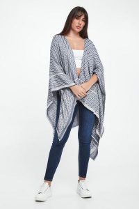 Jeansy damskie z kryształkami LIU JO. Jeansy Liu Jo, bez wzorów, z jeansu. Za 689,00 zł.