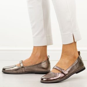 Skórzane gun baleriny damskie Filippo Dp7742/26. Szare balerinki Filippo, bez wzorów, z jeansu, z okrągłym noskiem, bez obcasa, na płaskiej podeszwie, bez zapięcia. Za 219,00 zł.