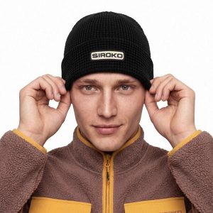Czapka trekkingowa z dzianiny Siroko Sequoia Black. Czarne czapki SIROKO, bez wzorów, z dzianiny. Za 126,00 zł.