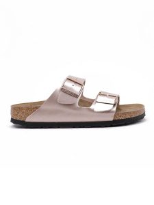 Birkenstock Skórzane klapki "Arizona" w kolorze miedzianym rozmiar: 37. Różowe klapki Birkenstock, bez wzorów, z otwartym noskiem, bez obcasa. Za 267,29 zł.