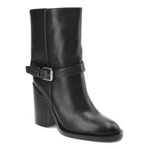 Czarne Botki Carinii Eleganckie Obuwie Damskie Na Słupku. Czarne botki Carinii, bez wzorów, ze skóry, bez obcasa, na obcasie, bez zapięcia. Za 529,00 zł.