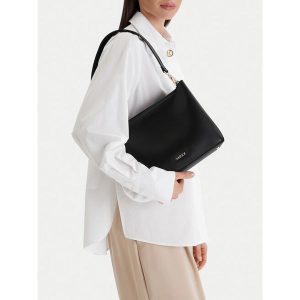 Torebka MEXX. Czarne torebki klasyczne Mexx, bez wzorów, bez dodatków. Za 179,99 zł.