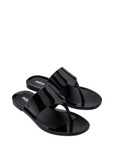 Melissa Japonki w kolorze czarnym rozmiar: 38. Czarne klapki Melissa, bez wzorów, z otwartym noskiem, bez obcasa. Za 93,72 zł.