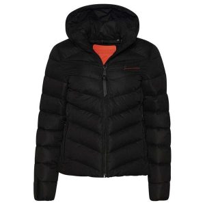 Damska kurtka z kapturem z mikrofibry Superdry. Czarne kurtki Superdry, na zimę, bez wzorów, z mikrofibry, z kapturem. Za 490,65 zł.