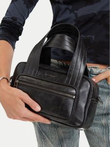 G-Star Raw Torebka C-LDA8822 Czarny. Czarne torebki klasyczne G-Star, bez wzorów, ze skóry, bez dodatków. Za 229,99 zł.