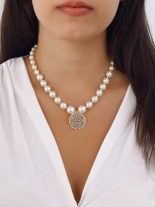 Luja Bijoux Pozłacany naszyjnik "Flower of Life" z cyrkoniami i masą perłową rozmiar: onesize. Białe naszyjniki Luja Bijoux, z cyrkonią, metalowe. Za 54,95 zł.