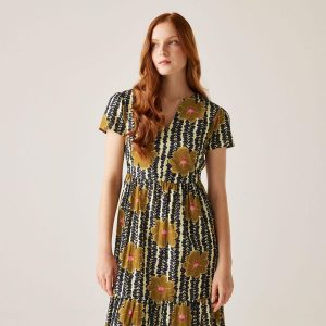 Sukienka casual damska Orla Kiely Tiered Midi. Żółte sukienki Regatta, na co dzień, bez wzorów, z bawełny, casualowe, bez kołnierzyka, bez ramiączek, midi, proste. W wyprzedaży za 286,00 zł.