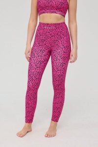 Legginsy Infinite z wysokim stanem - Różowa Panterka. Czerwone legginsy OOSC, bez wzorów, z materiału, z podwyższonym stanem, długie. Za 245,99 zł.