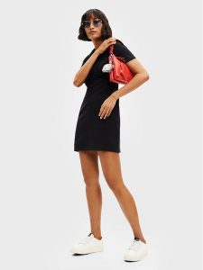 Desigual Sukienka codzienna Keira 22WWVW46 Czarny Slim Fit. Czarne kombinezony Desigual, xs, bez wzorów, z syntetyku, bez kołnierzyka, bez ramiączek. Za 229,99 zł.