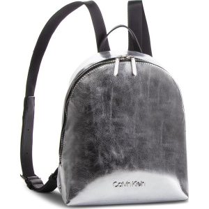Plecak CALVIN KLEIN - Snap Sml Backpack Met K60K604926 067. Plecaki marki Calvin Klein. Za 549,00 zł.