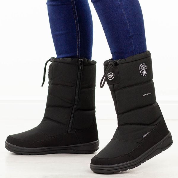 Czarne zimowe śniegowce damskie z membraną American Club Softshell Sn57/25. Czarne buty zimowe American CLUB, z jeansu, bez obcasa, bez zapięcia. Za 259,00 zł.