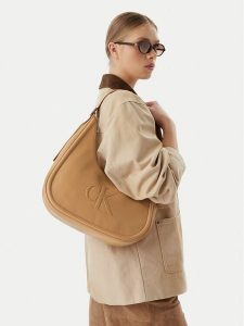 Calvin Klein Torebka Bold Ck Crescent LV04F3427G Beżowy. Brązowe torebki klasyczne Calvin Klein, bez wzorów, ze skóry, bez dodatków. Za 529,99 zł.