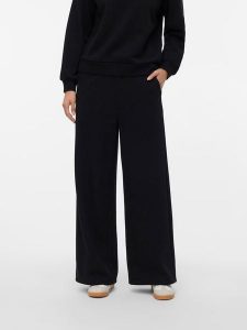 Vero Moda Spodnie dresowe w kolorze czarnym rozmiar: M. Czarne spodnie dresowe Vero Moda, m, bez wzorów, z dresówki. Za 86,99 zł.