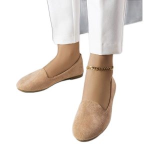 Beżowe balerinki eko-zamszu Marion beżowy. Brązowe balerinki bez wzorów, ze skóry ekologicznej, z okrągłym noskiem, bez obcasa, bez zapięcia. Za 75,95 zł.