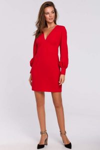 Elegancka sukienka mini z głębokim dekoltem V czerwona. Czerwone sukienki Sukienki.shop, na imprezę, m, bez wzorów, eleganckie, bez kołnierzyka, bez ramiączek, mini, dopasowane. Za 169,00 zł.