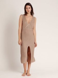 Admas Sukienka w kolorze beżowym rozmiar: S/M. Brązowe sukienki Admas, na co dzień, m, bez wzorów, z bawełny, bez kołnierzyka, bez ramiączek, maxi, proste. Za 86,99 zł.