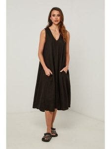 Fleur de Lin Sukienka w kolorze czarnym rozmiar: M. Czarne sukienki Fleur de Lin, m, bez wzorów, ze lnu, bez kołnierzyka, bez ramiączek, midi. Za 189,95 zł.