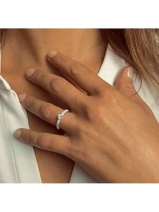 Les Favorites Srebrny pierścionek z cyrkoniami rozmiar: 58. Szare pierścionki Les Favorites, z cyrkonią, srebrne. Za 236,05 zł.