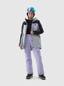 4F Kurtka snowboardowa membrana 15000 damska - fioletowa XL. Fioletowe kurtki 4f, na zimę, m, bez wzorów, z meshu, bez kaptura. W wyprzedaży za 249,99 zł.