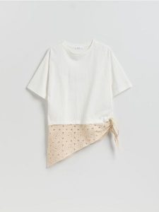 T-shirt z ażurową chustą - biały. Białe apaszki i chusty Reserved, w ażurowe wzory, z bawełny. Za 89,99 zł.