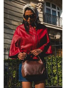 Victor & Hugo Paris Skórzana torebka "Mao" w kolorze brązowym - 24 x 19 x 13 cm rozmiar: onesize. Brązowe torebki klasyczne Victor & Hugo Paris, bez wzorów, z materiału, bez dodatków. Za 304,99 zł.