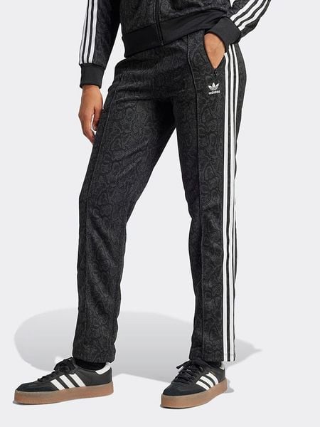 Adidas Spodnie dresowe w kolorze czarnym rozmiar: S. Czarne spodnie dresowe ADIDAS, s, bez wzorów, z dresówki. Za 160,96 zł.