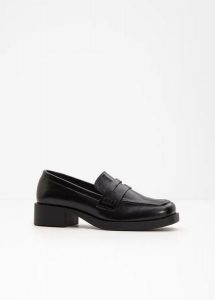 Loafersy chunky. Czarne czółenka bonprix, bez wzorów, bez obcasa, bez zapięcia. Za 124,99 zł.