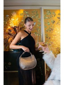 Victor & Hugo Paris Skórzana torebka "Leana" w kolorze beżowym - 27 x 14 x 7 cm rozmiar: onesize. Brązowe torebki klasyczne Victor & Hugo Paris, bez wzorów, z materiału, przez ramię, bez dodatków. Za 404,99 zł.