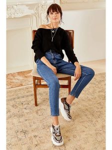Milan Kiss Sweter w kolorze czarnym rozmiar: S. Czarne swetry oversize Milan Kiss, s, bez wzorów, z wełny, bez ramiączek. Za 105,38 zł.