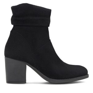 Botki Lasocki. Czarne botki Lasocki, bez wzorów, bez obcasa, na słupku, bez zapięcia. Za 269,99 zł.