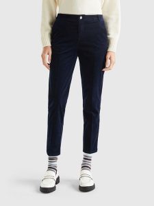 Benetton Spodnie chino w kolorze granatowym rozmiar: 34. Niebieskie chinosy Benetton, bez wzorów. Za 125,45 zł.