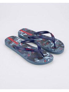 Ipanema Japonki w kolorze granatowo-niebieskim rozmiar: 39/40. Niebieskie klapki Ipanema, bez wzorów, z tworzywa sztucznego, z otwartym noskiem, bez obcasa. Za 48,28 zł.